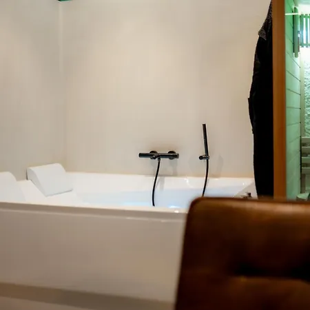 Capsule Vegas - Poker - Balneo - Sauna * Limelette
